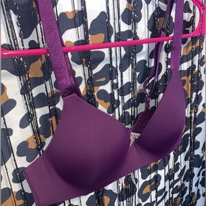 VICTORIA SECRET LIGHTLY LINED DEMI BRA
